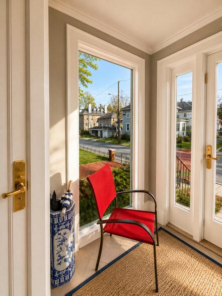 Front Entrance - 25 Undine Rd
