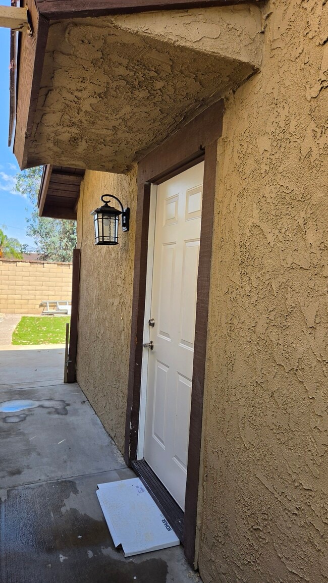 Building Photo - 892 Robin Dr