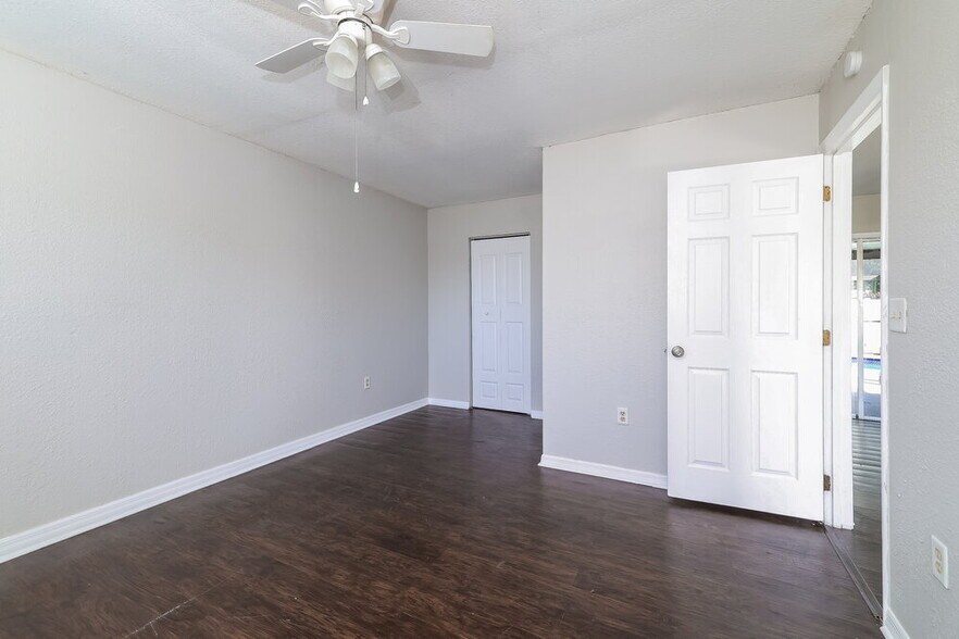 Building Photo - 648 Caribou Ct