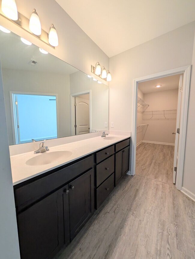 Building Photo - Modern 3-Bedroom, 2-Bath Long Term Rental in Longs