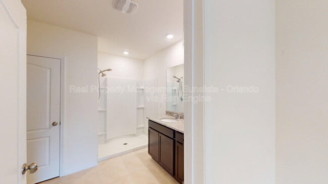 Building Photo - 2116 Silver Brk Wy