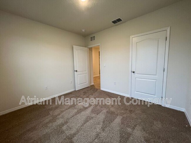 Building Photo - 2711 Rowan St