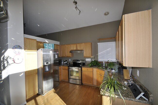 Building Photo - 5108 Sydney Ave