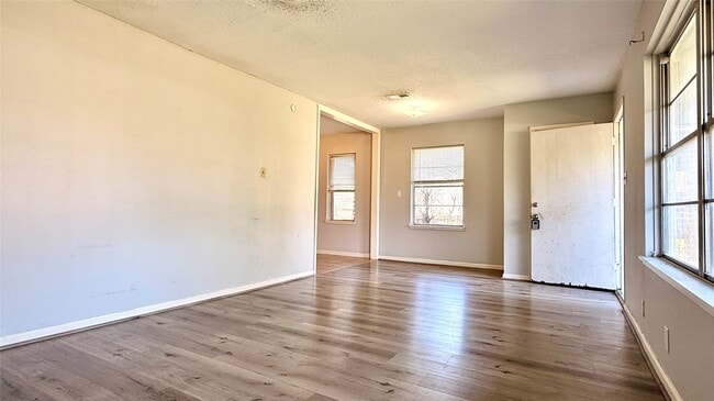 Building Photo - 10502 Ambursen St