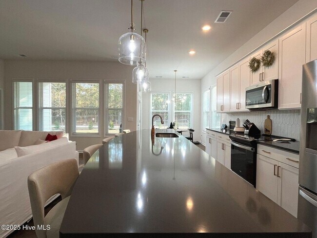 Building Photo - 742 Carnegie court