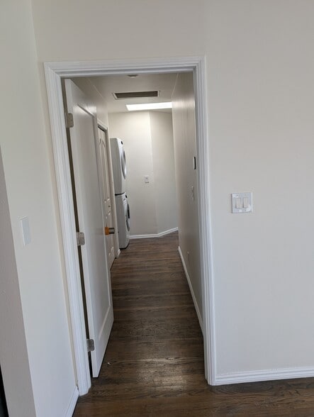 Unit A - Hallway - 5011 Stacy St
