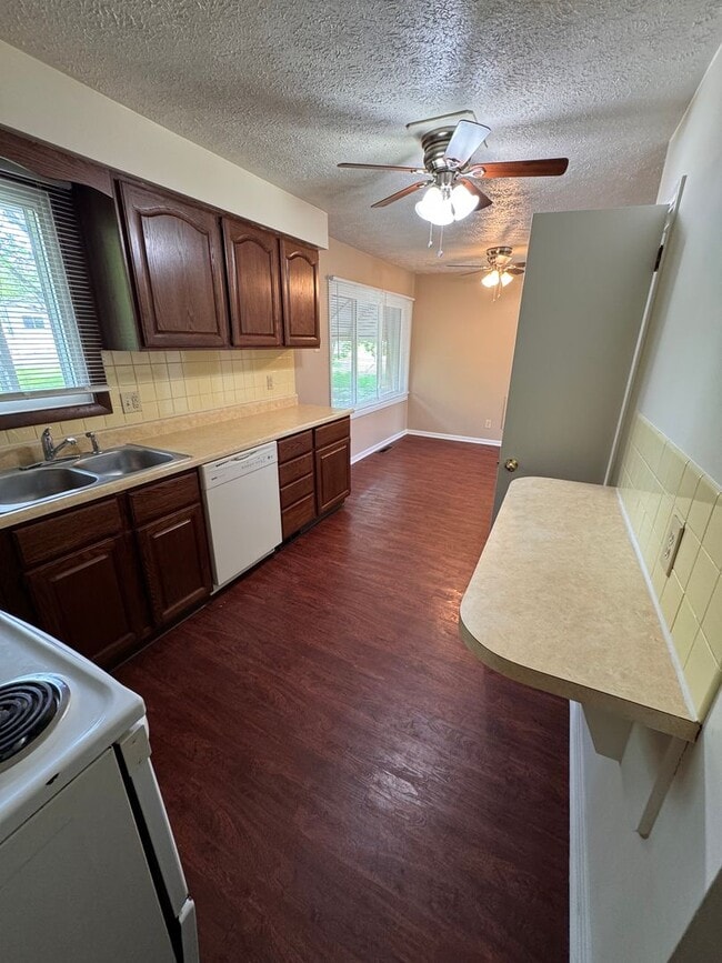 Building Photo - 2806 Bainbridge Ave