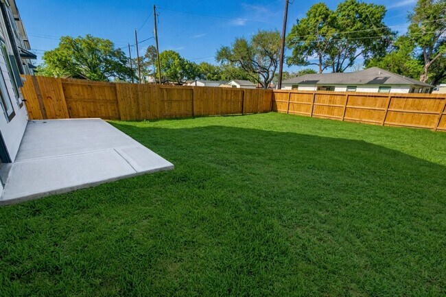 Building Photo - 410 N 4th St