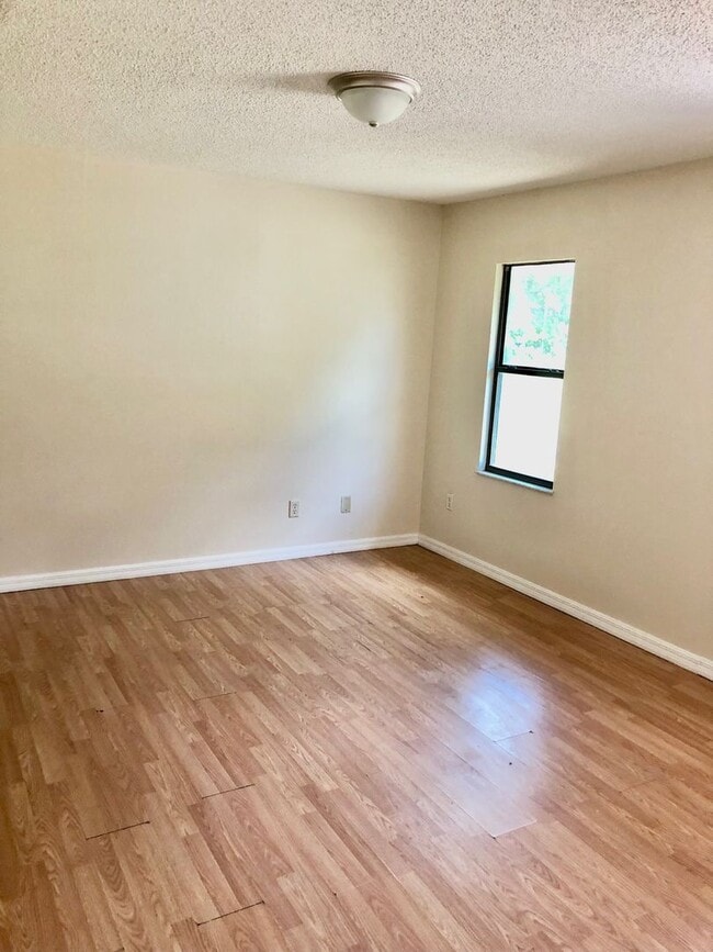 Building Photo - Spacious 3BR/1BA with Huge Yard & Charming...