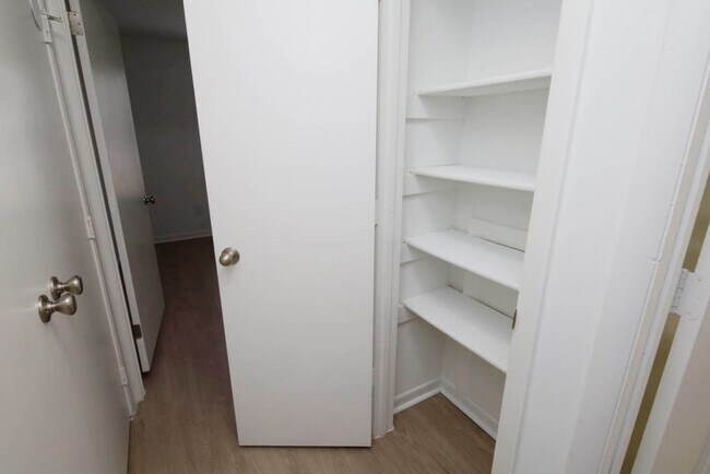 Building Photo - Two Bedroom Apartment