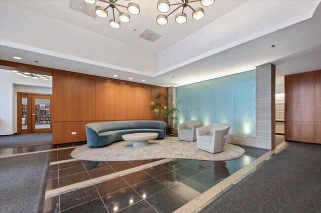 Building Photo - 420 E Waterside Dr