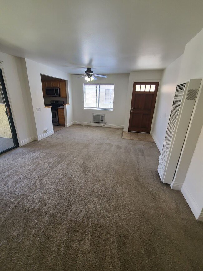 Building Photo - Spacious 2Bd Condo in Mira Mesa with Private Balcony & In-Unit Laundry!
