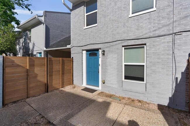 Building Photo - 6211 Manor Rd