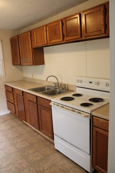 Building Photo - 4347 E Bayley St