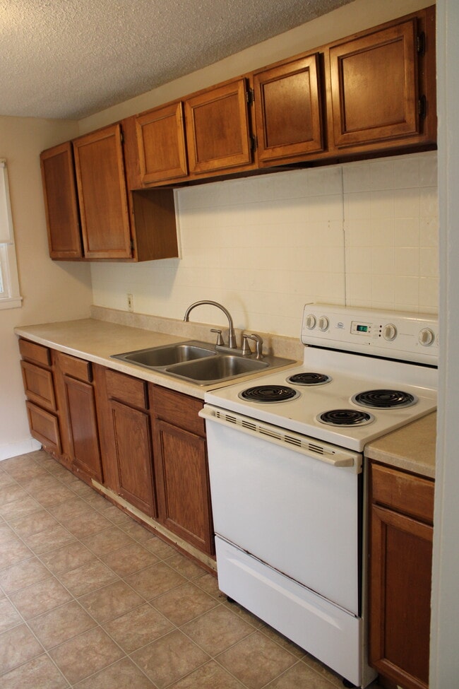 Building Photo - 4347 E Bayley St