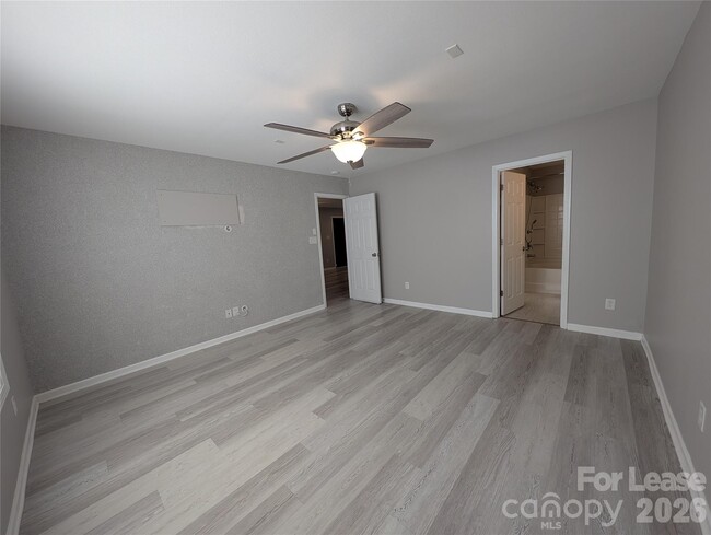 Building Photo - 4656 Sooner Ln