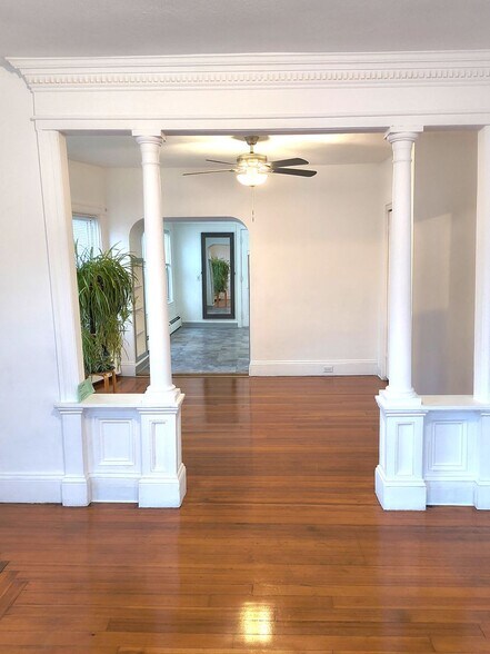 Building Photo - 823-825 Main Street