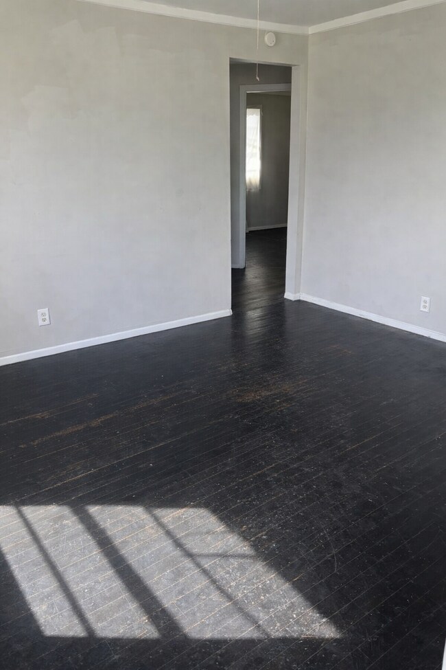 Building Photo - 906 Thomas St