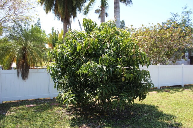 Building Photo - 3605 Iroquois Ave