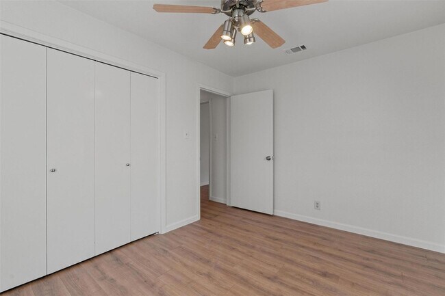 Building Photo - 209 E Rector St