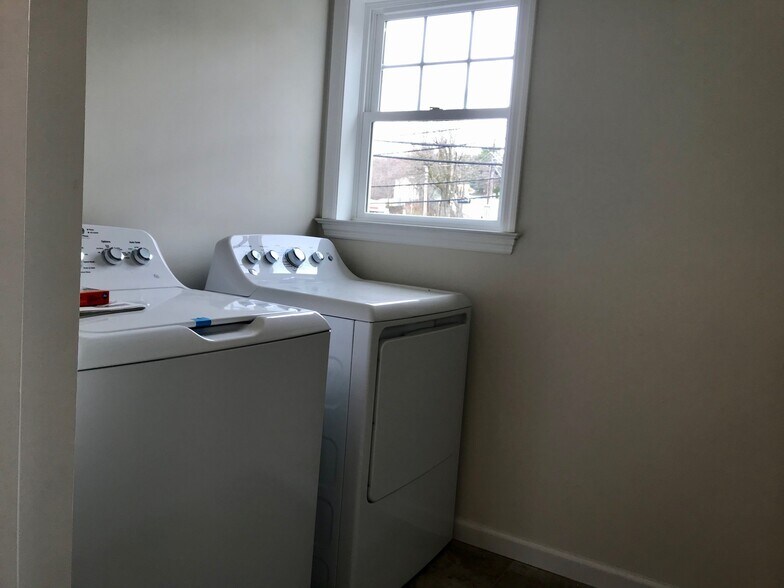 Laundry room - 1002 N Division St