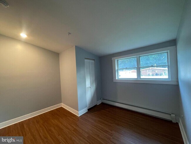 Building Photo - 1229 Crawford Dr