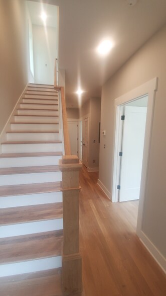 Building Photo - 115 Green St