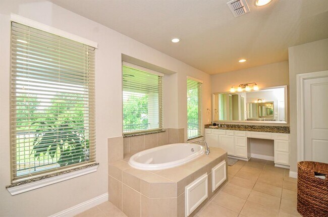 Building Photo - 3407 Mapleshire Dr