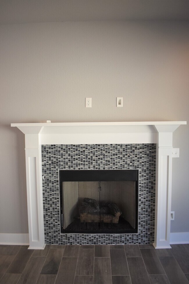 Building Photo - Luxurious 4 Bedroom, 3.5 Bathroom Home In Fayetteville, AR