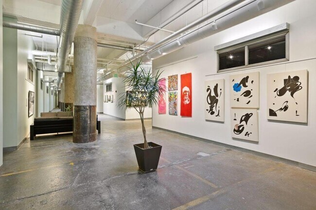 Building Photo - 700 N Washington Ave