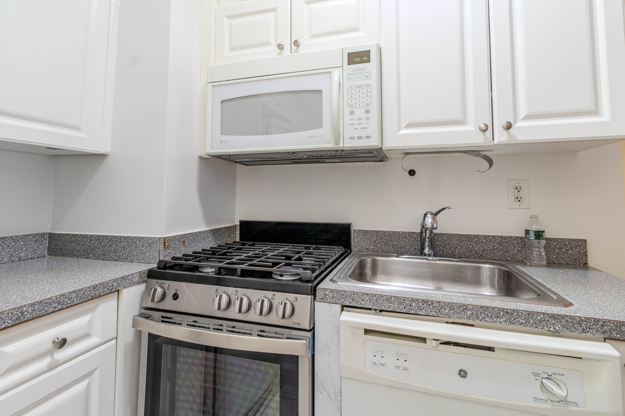 Building Photo - 321 E 51st St