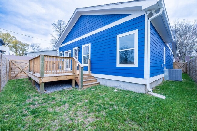 Building Photo - **COMING SOON!  FULLY Renovated Buchanan D...