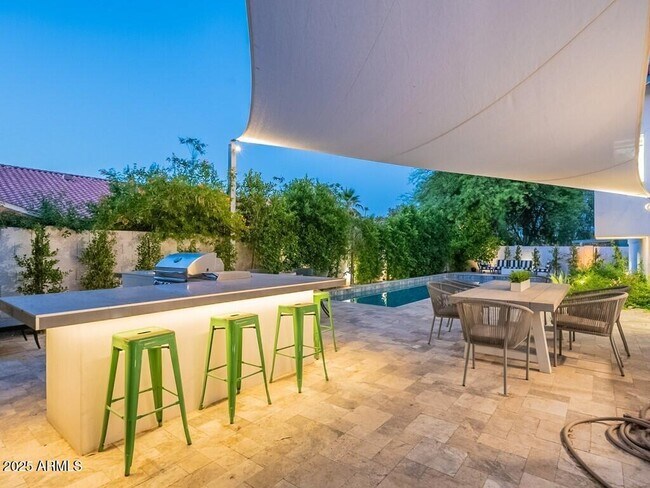 Building Photo - 4748 E Redfield Rd