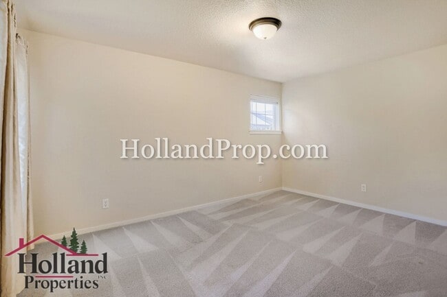 Building Photo - Excellent Condition Hillsboro Home In Great Location!