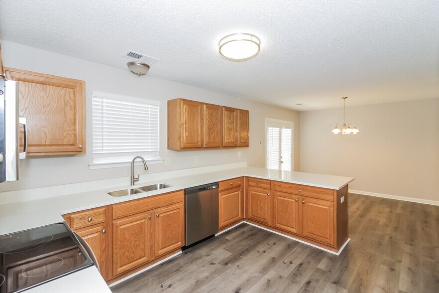 Building Photo - 9961 Fox Run Dr