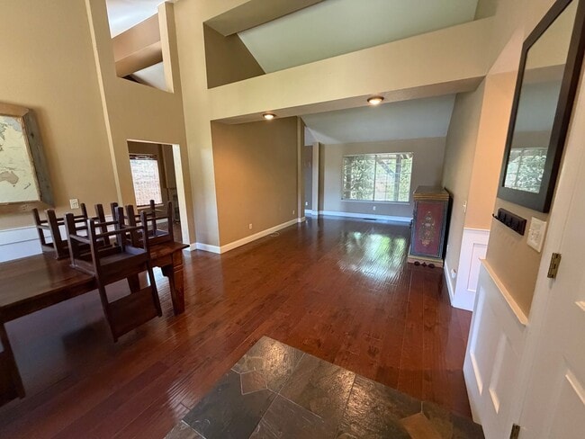 Building Photo - 2461 Bay Hill Cir