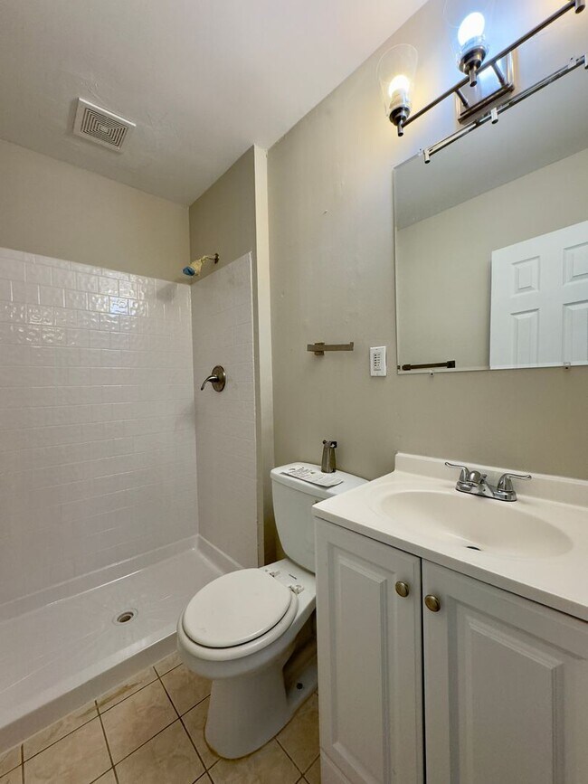 Building Photo - Charming 3Bed/2Bath Townhome in Dundalk, MD!