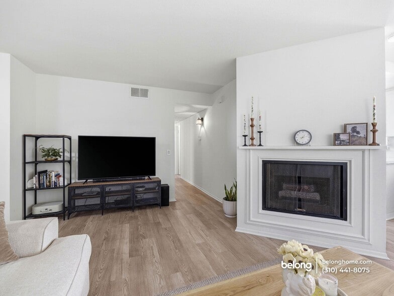 Building Photo - 26914 Flo Ln