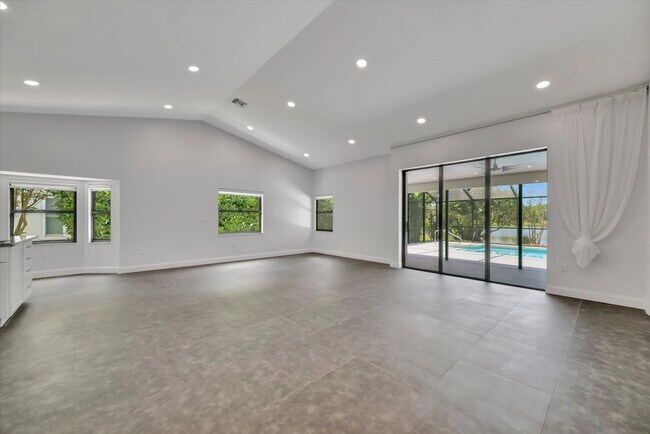 Building Photo - Stunning 3 Bed/ 2 Bath Pool Home in Longwood Run ~ UTC