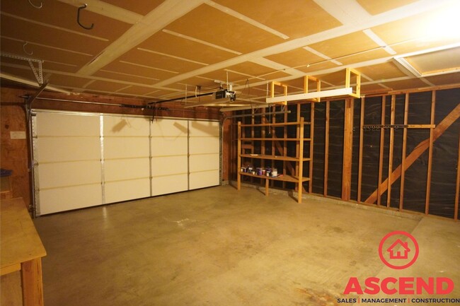 Building Photo - Cozy Home Located In Oildale!