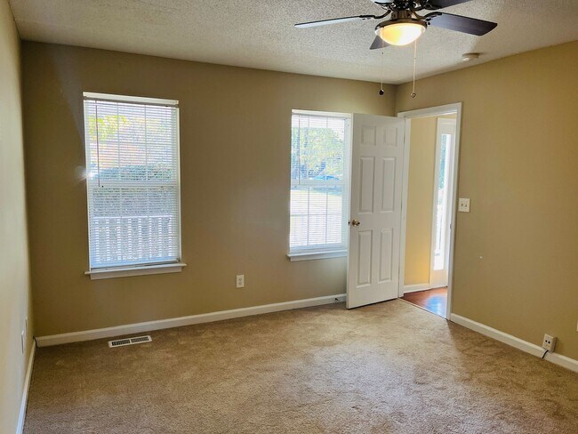 Building Photo - Charming 3 bed, 2 full bath home in Villa Rica!