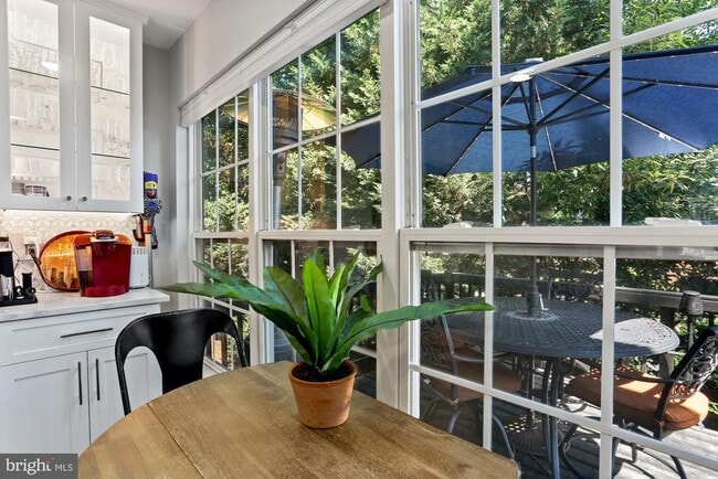 Building Photo - 8078 Sebon Dr