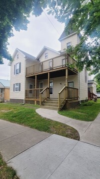 Building Photo - 431 Parade St