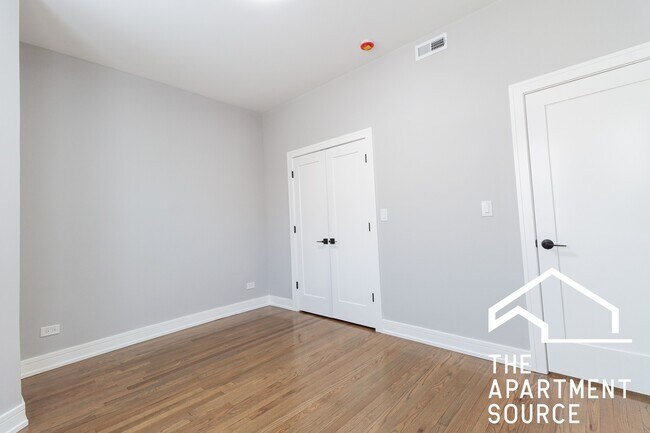 Building Photo - 3842 N Wilton Ave