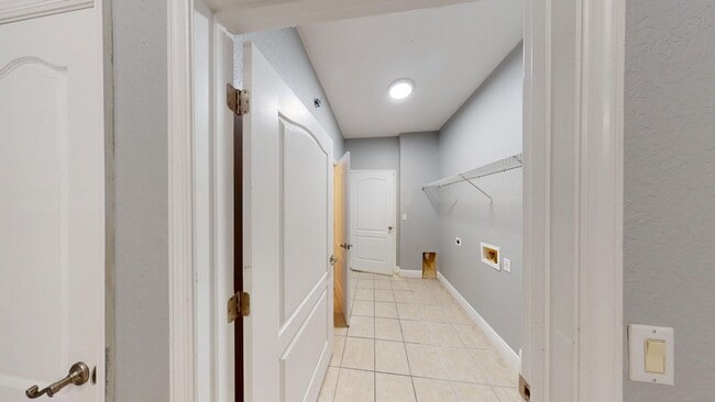 Building Photo - Beautiful 2 Bed 2.5 Bath Townhouse in Magn...