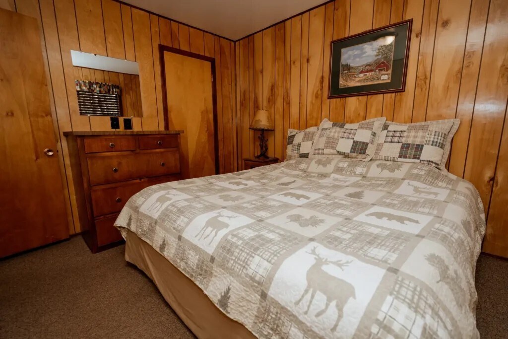 Cabin #7 Bedroom 1 - 165 E White Mountain Blvd