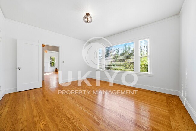 Building Photo - 860 Portal Ave