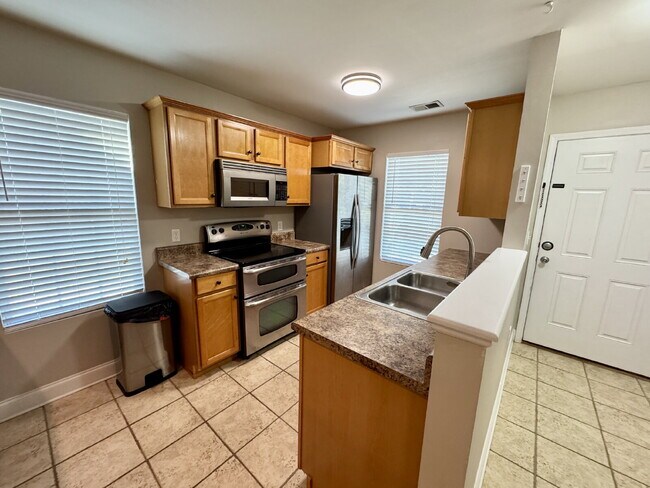 Building Photo - 2 bedroom townhome in Seneca