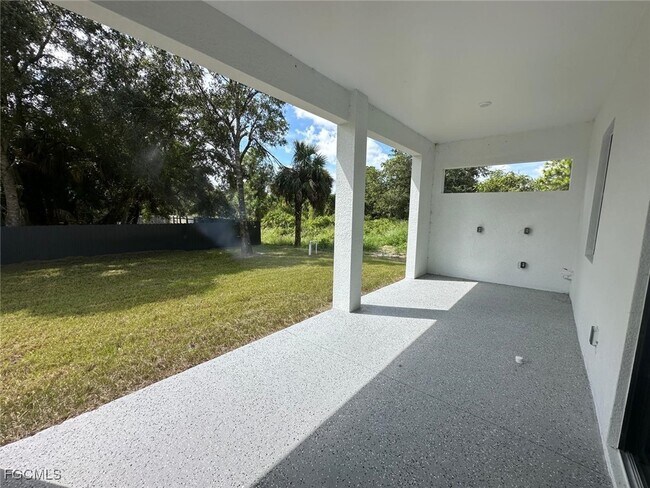 Building Photo - 1214 Cherry St E