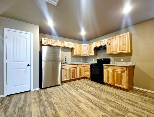 Building Photo - Cozy 3 Bedroom!